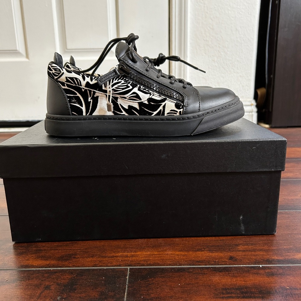 NIB $804 Giuseppe Zanotti Sneakers 40 Black White Floral Leather Side Zip Italy